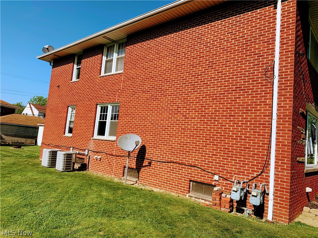 7840 Ackley Road Parma, OH 44129 - Photo 2 of 32