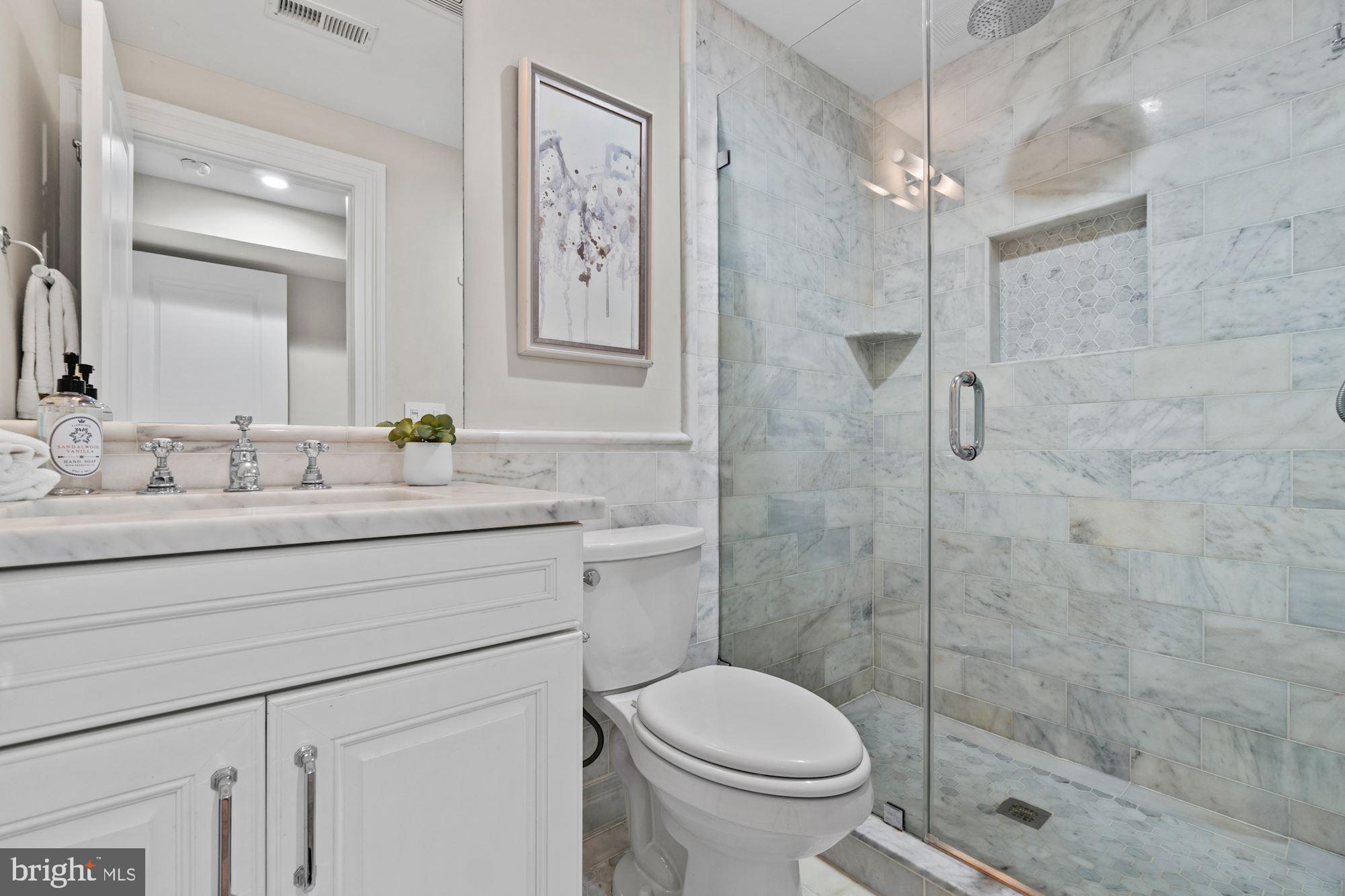 1330 Vermont Avenue Northwest, Unit 2 Washington, DC 20005 - Photo 9 of 17 Bath