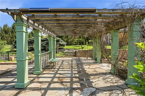 $1,995,000 | 103 Destinaire Drive, New Wilmington, PA 16142