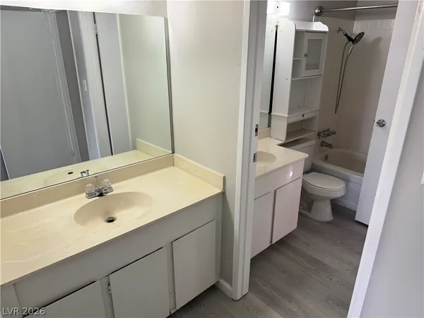 $1,200 | 2158 East Desert Inn Road, Las Vegas, NV 89169