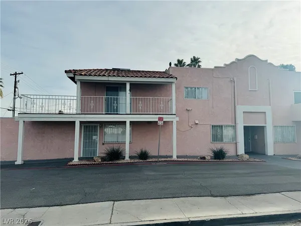 $1,200 | 2158 East Desert Inn Road, Las Vegas, NV 89169