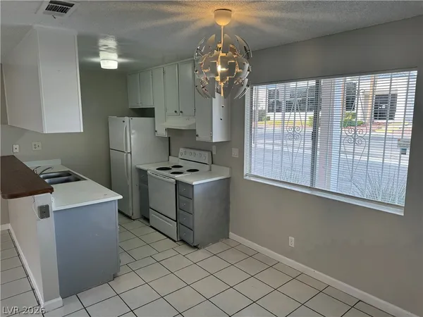 $1,200 | 2158 East Desert Inn Road, Las Vegas, NV 89169