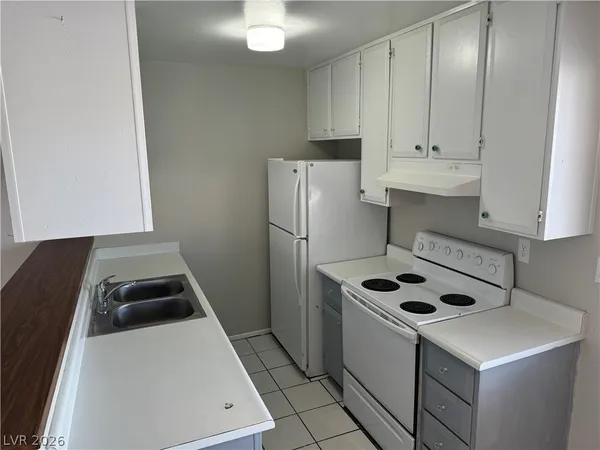 $1,200 | 2158 East Desert Inn Road, Las Vegas, NV 89169