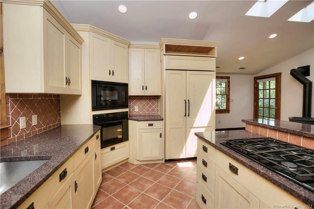 5 Old Mill Road Weston, CT 06883 - Photo 9 of 40