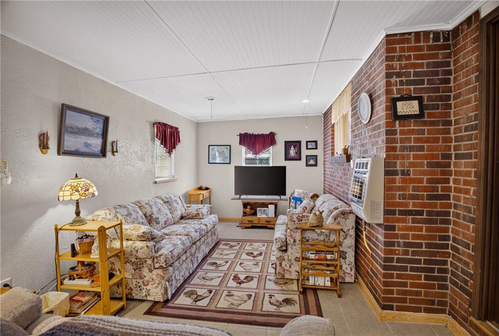 5237 Gardenville Road Pittsburgh, PA 15236 - Photo 8 of 18 Gallery Image 8