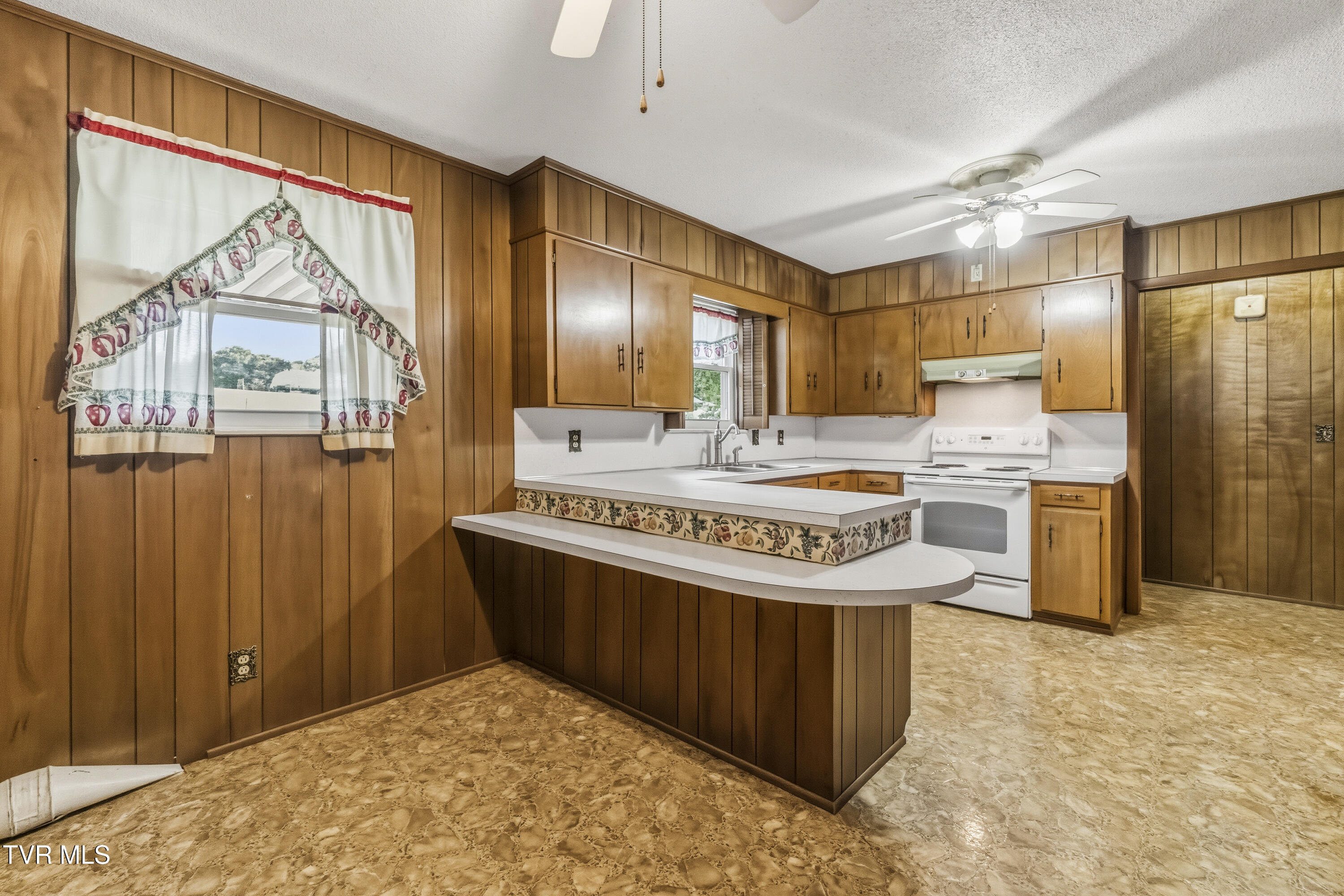 595 East Allens Bridge Road Greeneville, TN 37743 - Photo 7 of 63 7