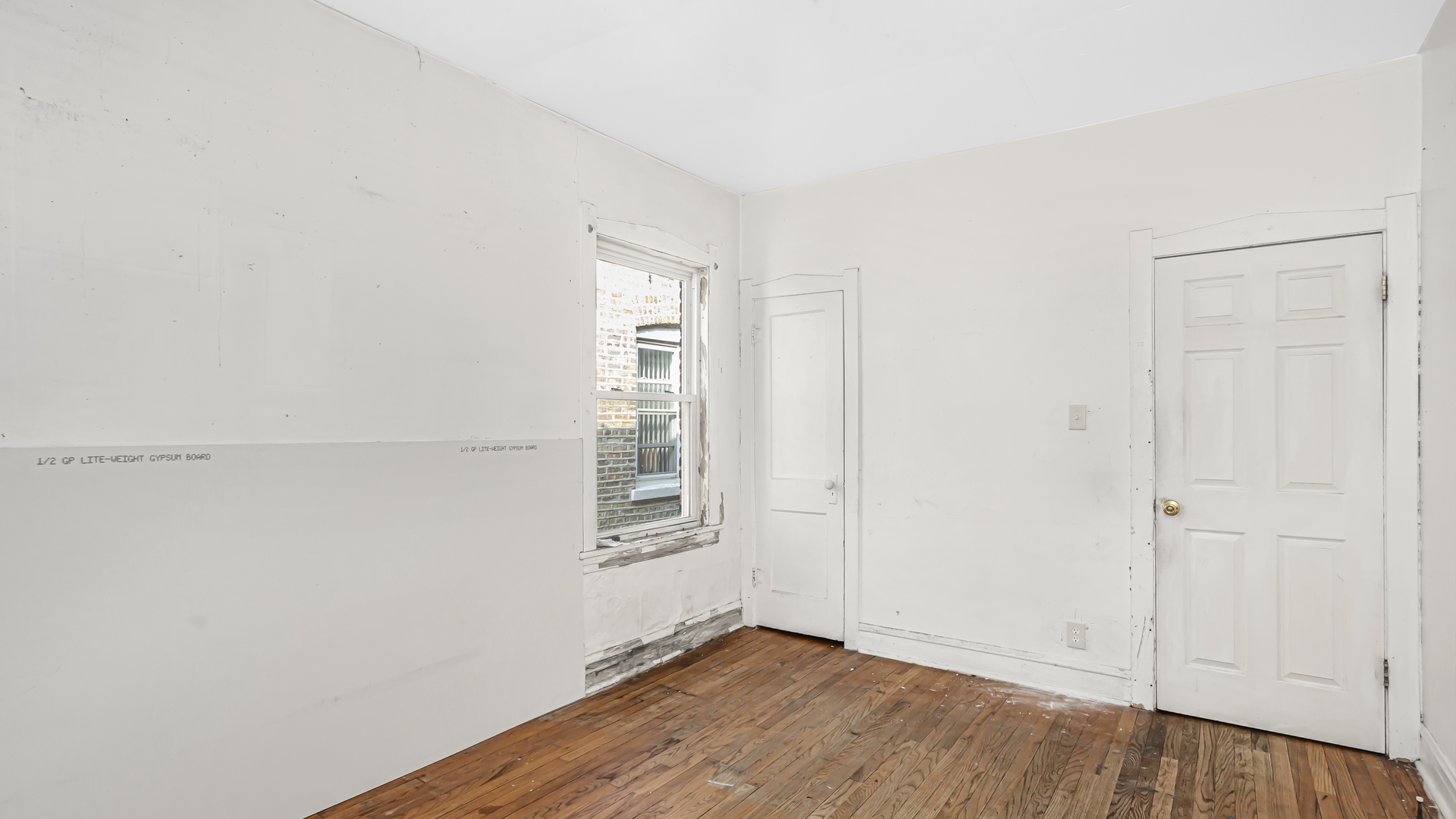 1712 North Monitor Avenue Chicago, IL 60639 - Photo 19 of 33 an empty room with windows