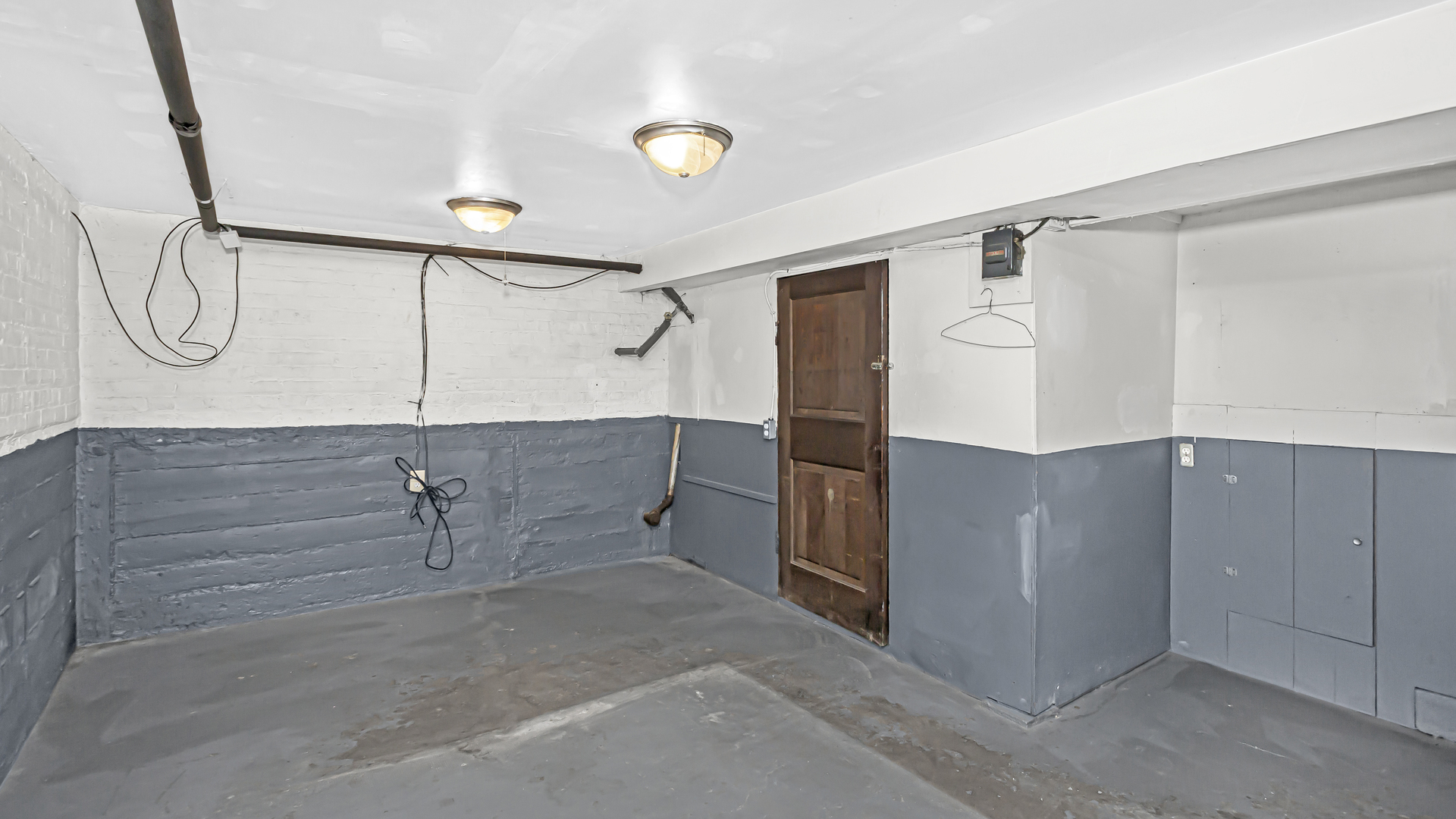1712 North Monitor Avenue Chicago, IL 60639 - Photo 24 of 33 a bathroom with a shower and mirror