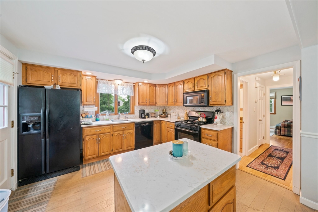 31 Orchard Road Marshfield, MA 02050 - Photo 4 of 31 Gallery Image 4