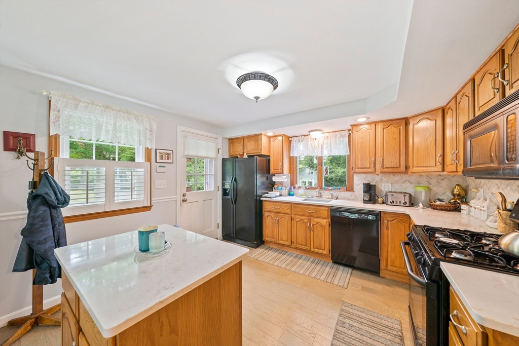 31 Orchard Road Marshfield, MA 02050 - Photo 5 of 31 Gallery Image 5