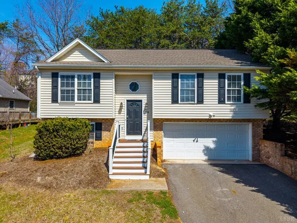 $299,900 | 340 Blackhawke Drive, Lynchburg, VA 24502