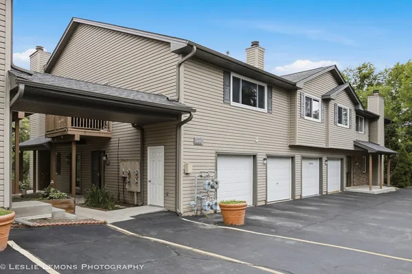 $2,250 | 446 Valley Drive, Unit 201, Naperville, IL 60563