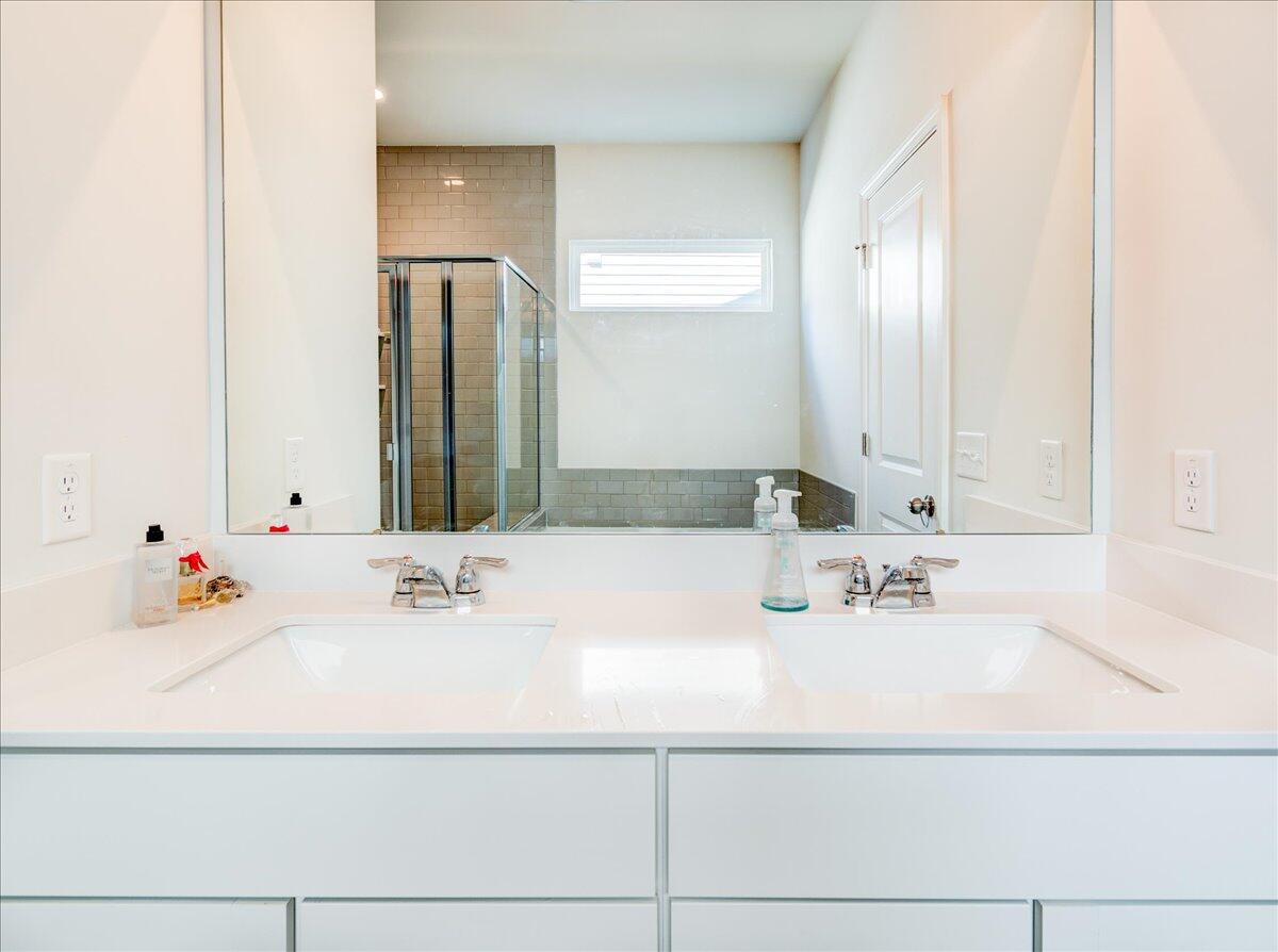 203 Hayworth Road Summerville, SC 29486 - Photo 17 of 31 Master Bath