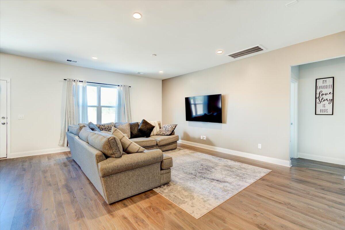 203 Hayworth Road Summerville, SC 29486 - Photo 10 of 31 Living Room