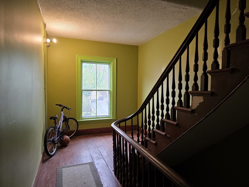 4 Home Street Worcester, MA 01609 - Photo 14 of 20