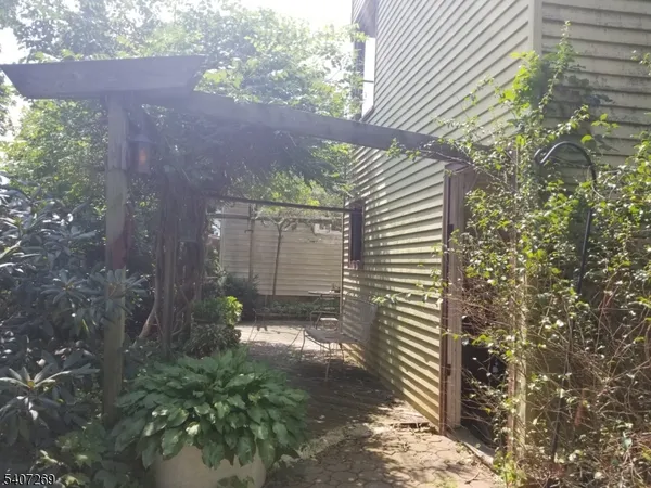 $2,550 | 36 Glenwild Avenue, Unit 1, Bloomingdale, NJ 07403