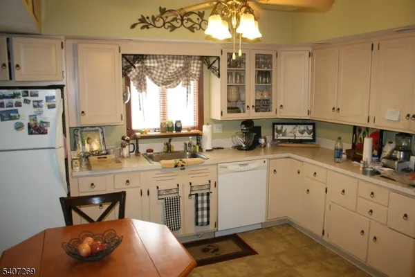 $2,550 | 36 Glenwild Avenue, Unit 1, Bloomingdale, NJ 07403