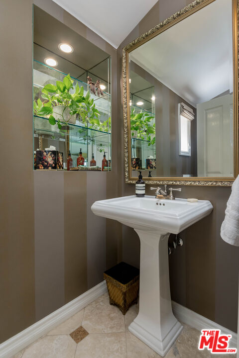 1910 Melwood Drive Glendale, CA 91207 - Photo 33 of 68