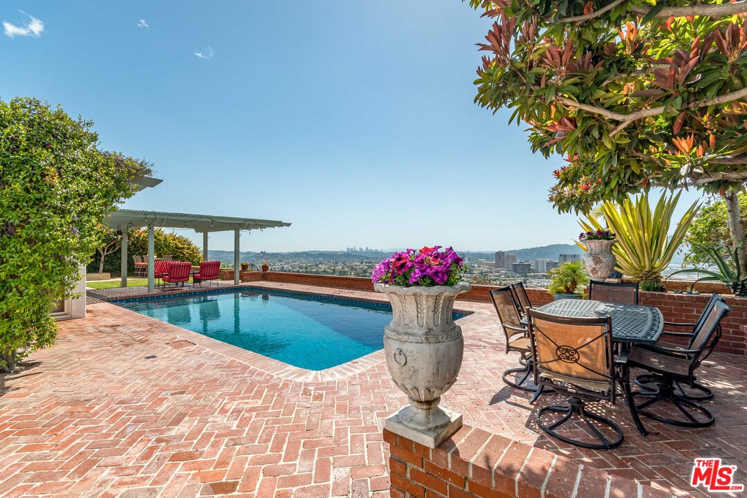 1910 Melwood Drive Glendale, CA 91207 - Photo 38 of 68