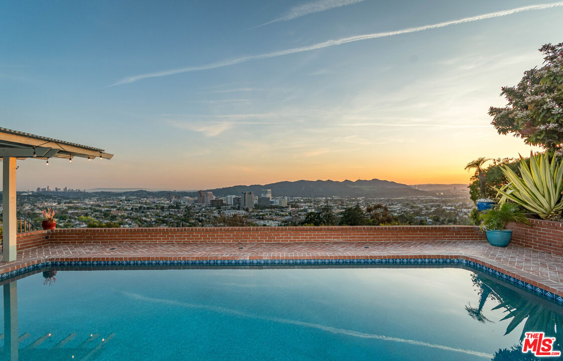 1910 Melwood Drive Glendale, CA 91207 - Photo 41 of 68