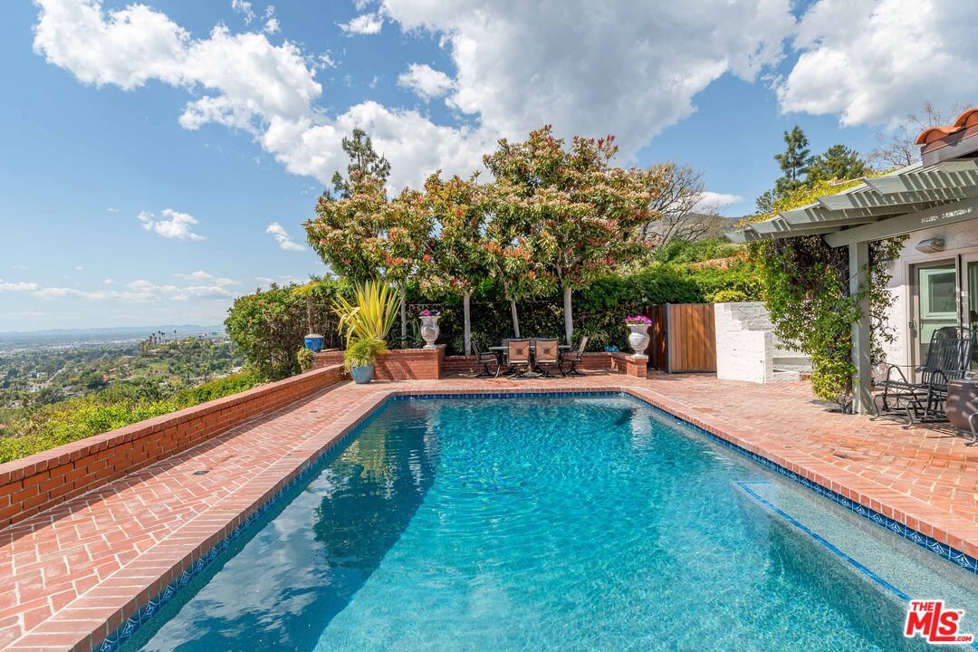 1910 Melwood Drive Glendale, CA 91207 - Photo 47 of 68