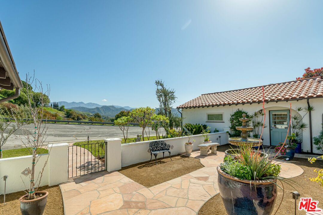 1910 Melwood Drive Glendale, CA 91207 - Photo 8 of 68