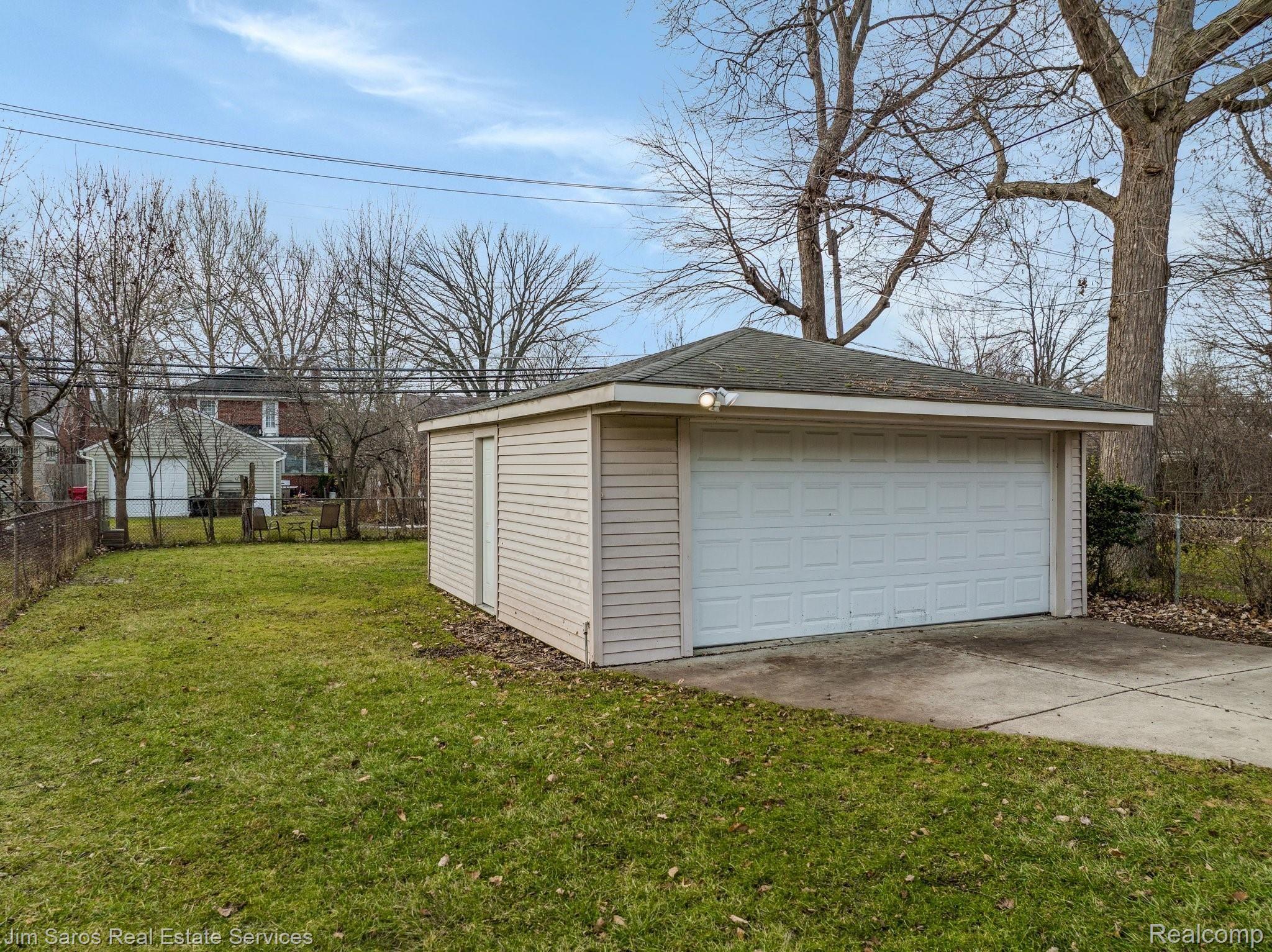 1729 Roslyn Road Grosse Pointe, MI 48236 - Photo 24 of 26 39-web-or-mls-1729 Roslyn Road Grosse Pointe Woods0039.jpg