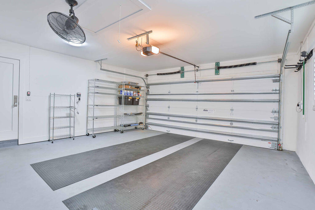 713 Forsyth Street Boca Raton, FL 33487 - Photo 6 of 39 Garage