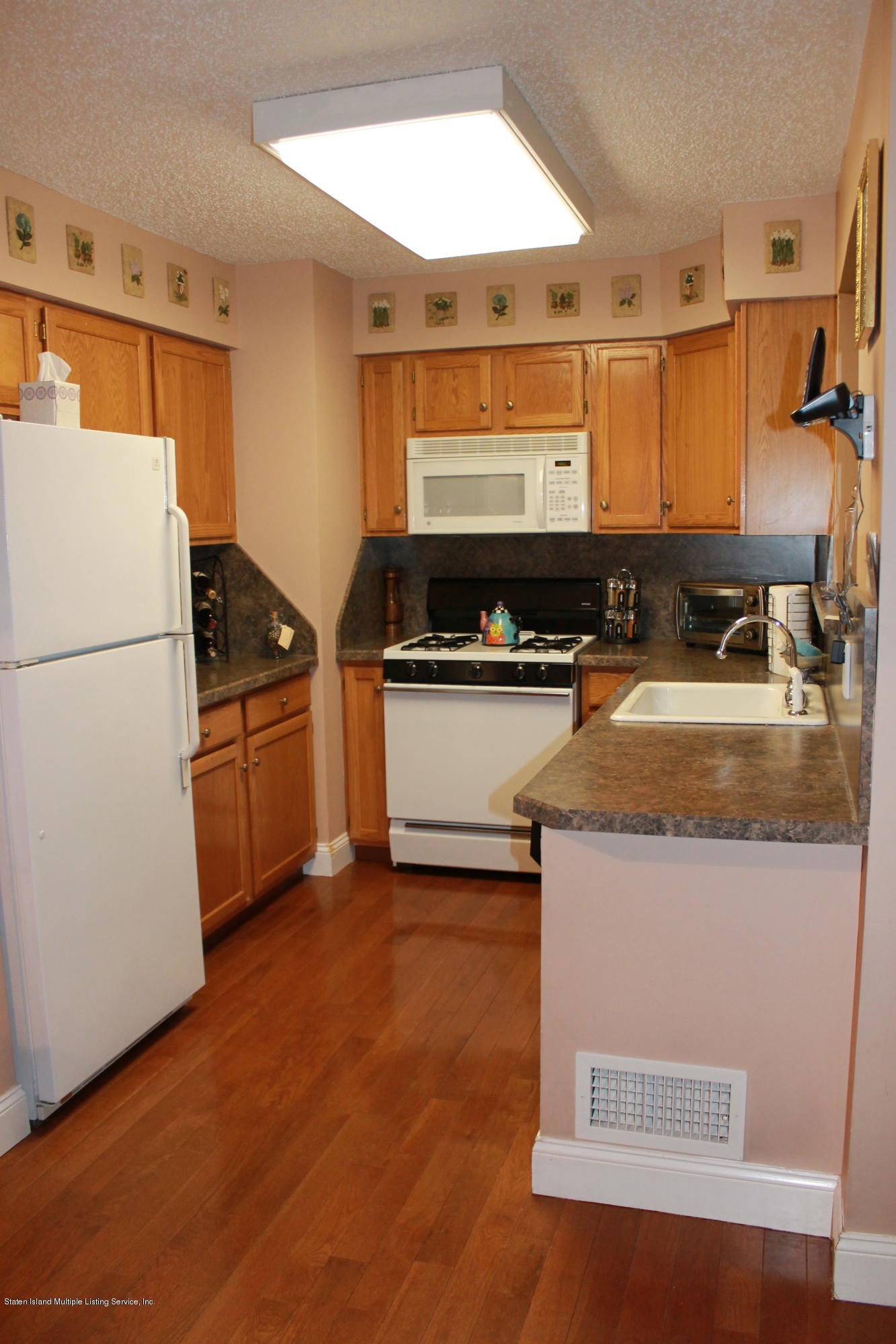 246 Ilyssa Way Staten Island, NY 10312 - Photo 14 of 18 IMG_0431