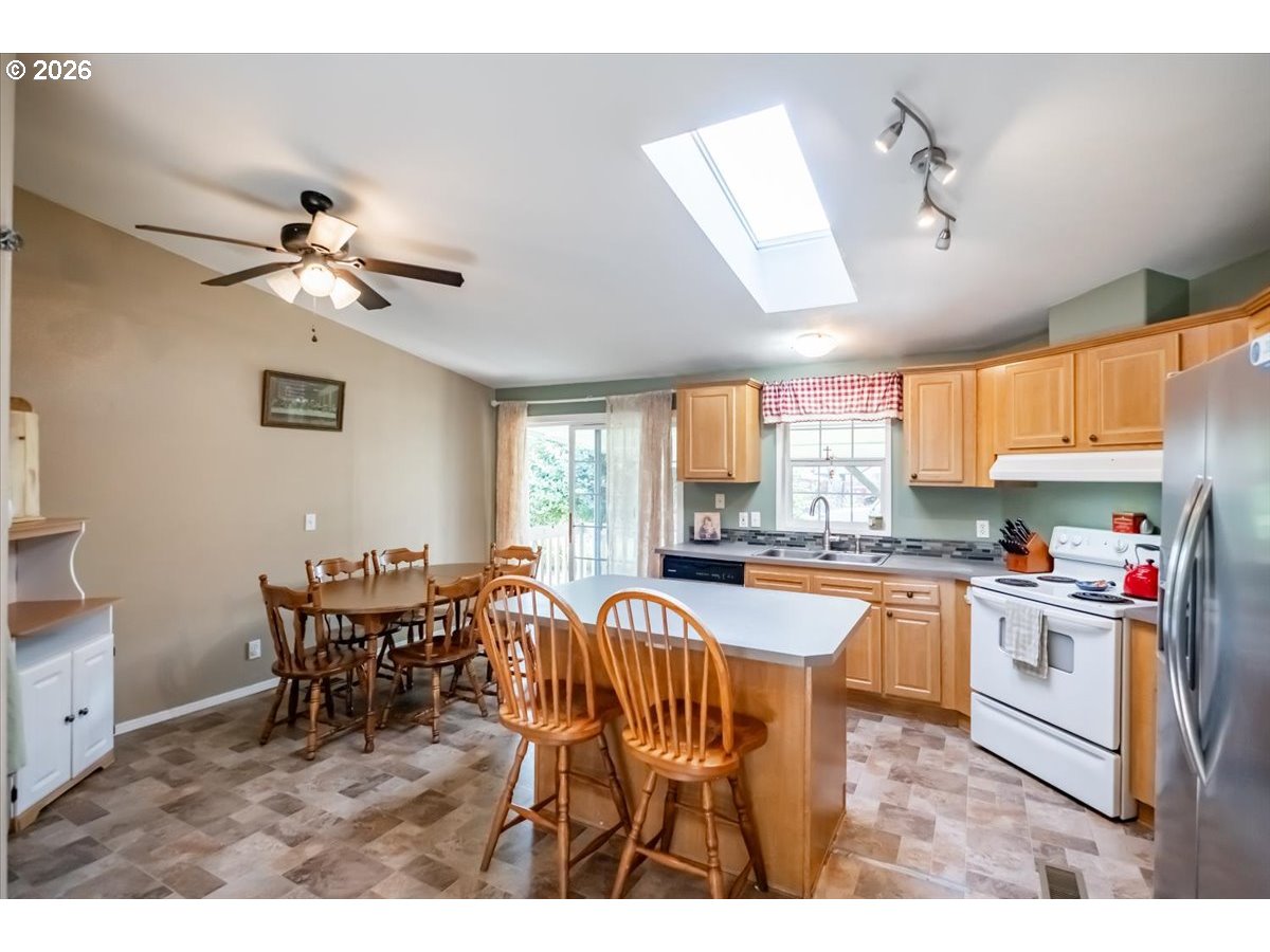 6647 Quarry Road Northeast Silverton, OR 97381 - Photo 11 of 37