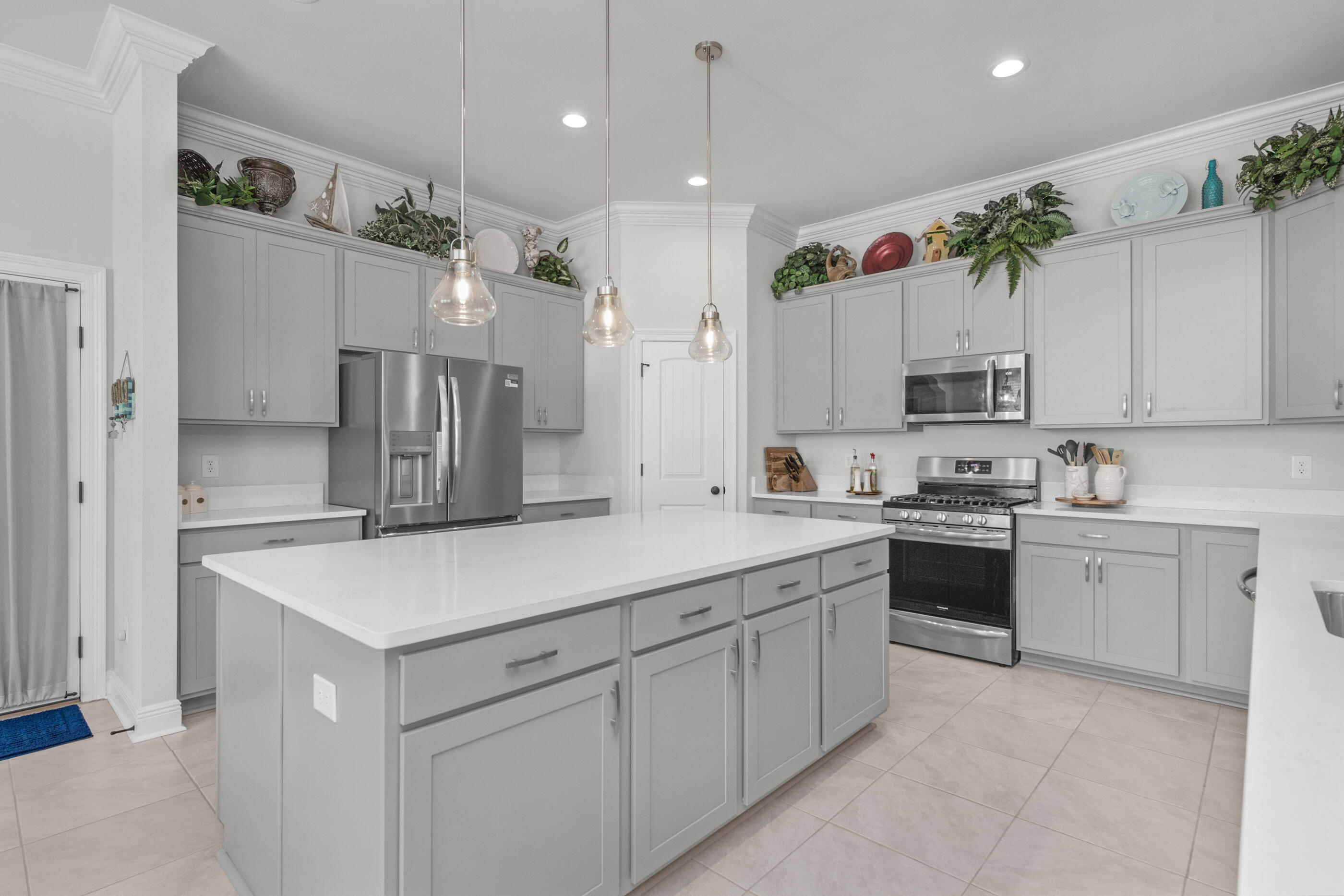 63 Alley Oak Lane Freeport, FL 32439 - Photo 31 of 50 a kitchen with a white center island and cabinets