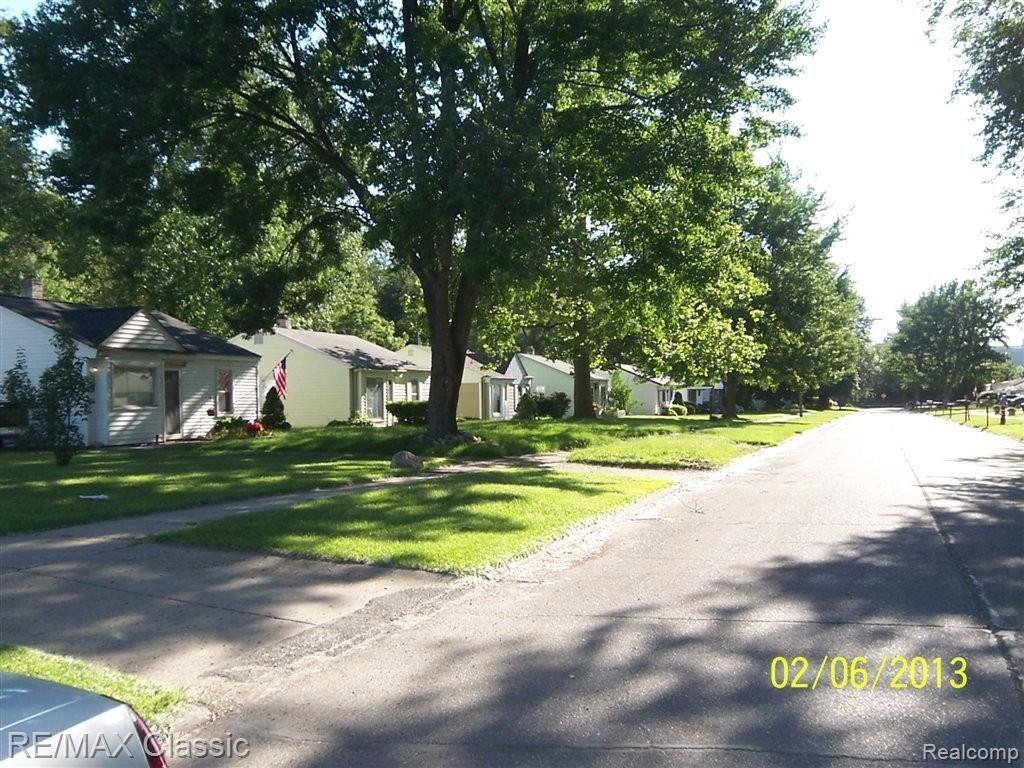 37037 Bendix Street Wayne, MI 48184 - Photo 4 of 4 Looking down the block
