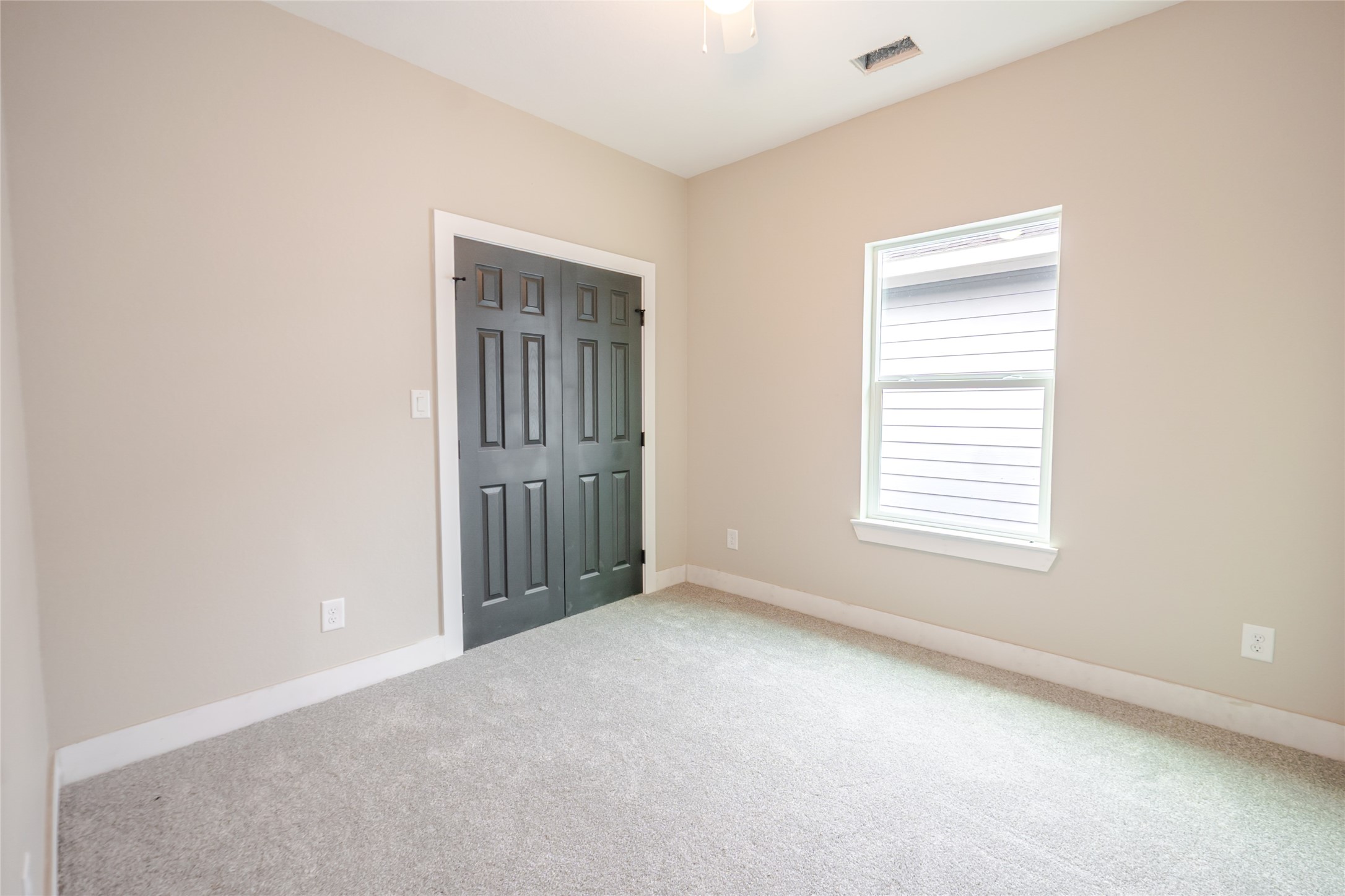 8709 Westcott Road, Unit A AND B Houston, TX 77016 - Photo 9 of 14 an empty room with windows