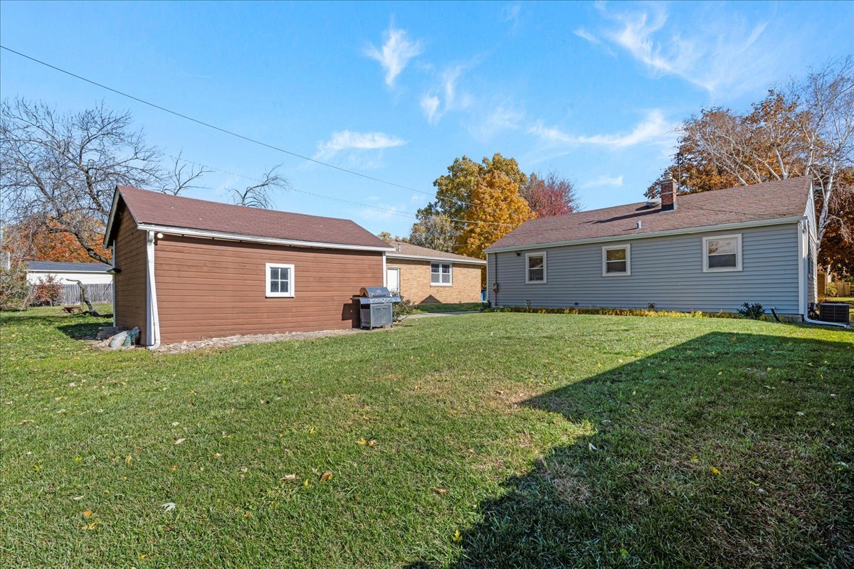 425 Ingleside Avenue Aurora, IL 60506 - Photo 12 of 13 a front view of house with backyard and green space