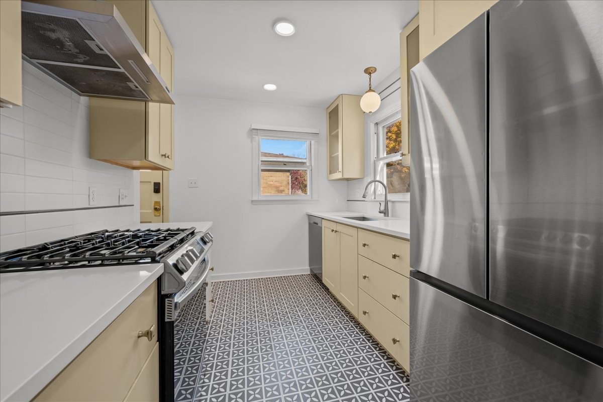 425 Ingleside Avenue Aurora, IL 60506 - Photo 6 of 13 a kitchen with cabinets and a stove