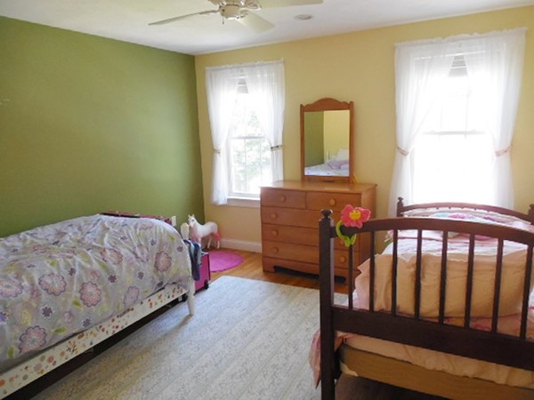 172 Rocky Road Northbridge, MA 01588 - Photo 12 of 17