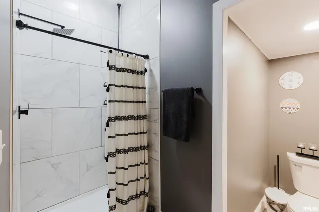 $168,000 | 1003 Jefferson Avenue, Johnston City, IL 62951