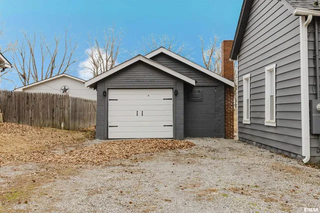 $168,000 | 1003 Jefferson Avenue, Johnston City, IL 62951