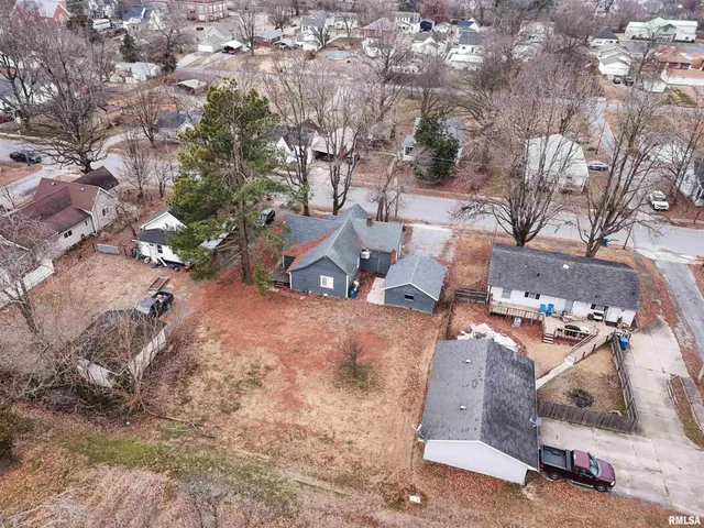 $168,000 | 1003 Jefferson Avenue, Johnston City, IL 62951