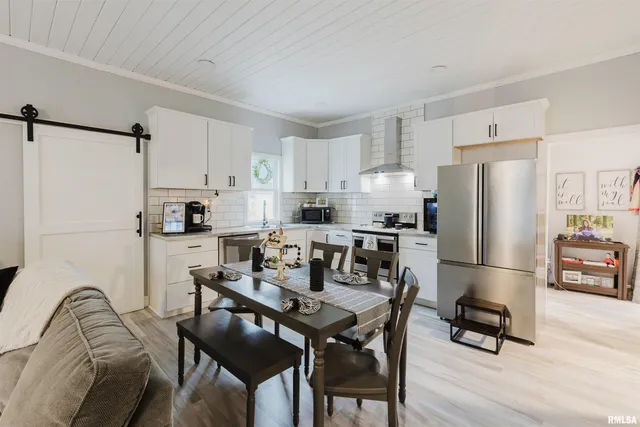 $168,000 | 1003 Jefferson Avenue, Johnston City, IL 62951