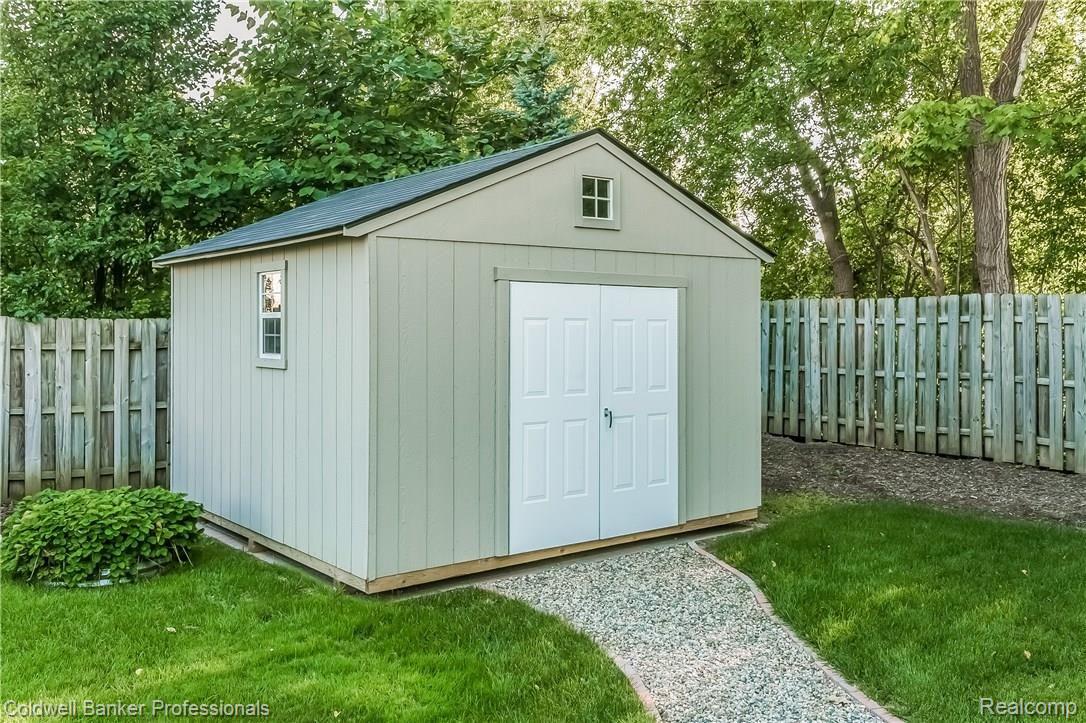 3445 Cascade Circle Rochester, MI 48307 - Photo 58 of 61 058-Shed-3194126-large.jpg