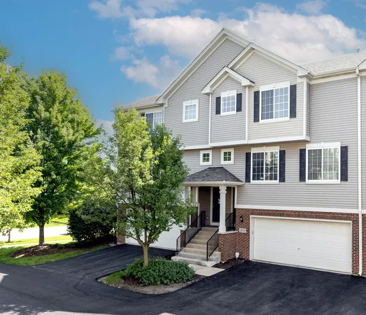 $305,000 | 1895 Indian Hill Lane, Aurora, IL 60503
