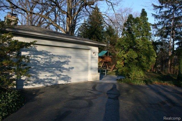 28410 New Castle Road Farmington, MI 48331 - Photo 24 of 24 IMG_7085.jpg