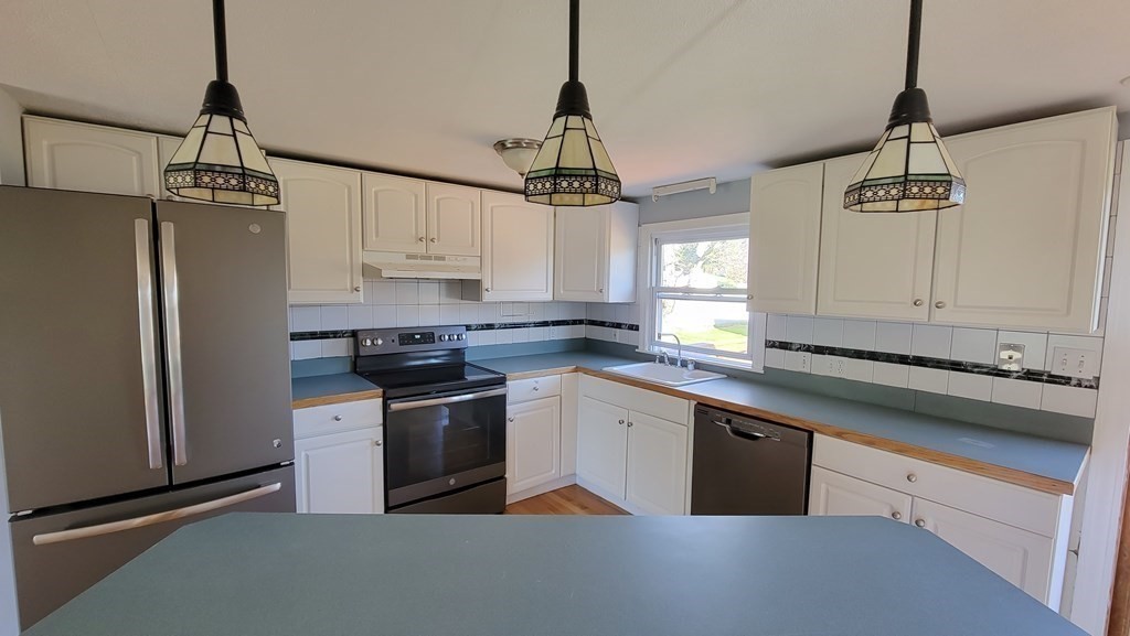 5 Youngfarm Road Methuen, MA 01844 - Photo 4 of 42 Gallery Image 4