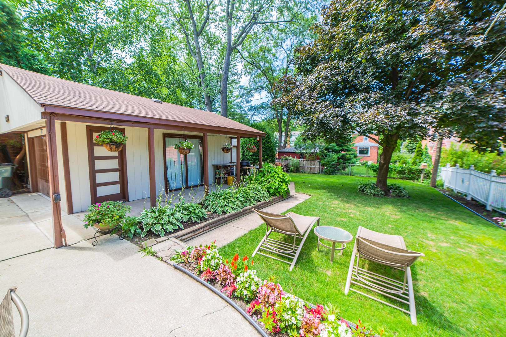 1924 Linden Avenue Park Ridge, IL 60068 - Photo 4 of 28 a view of a house with backyard