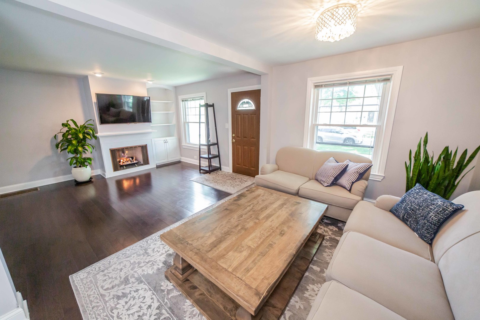 1924 Linden Avenue Park Ridge, IL 60068 - Photo 10 of 28 a living room with furniture and a flat screen tv