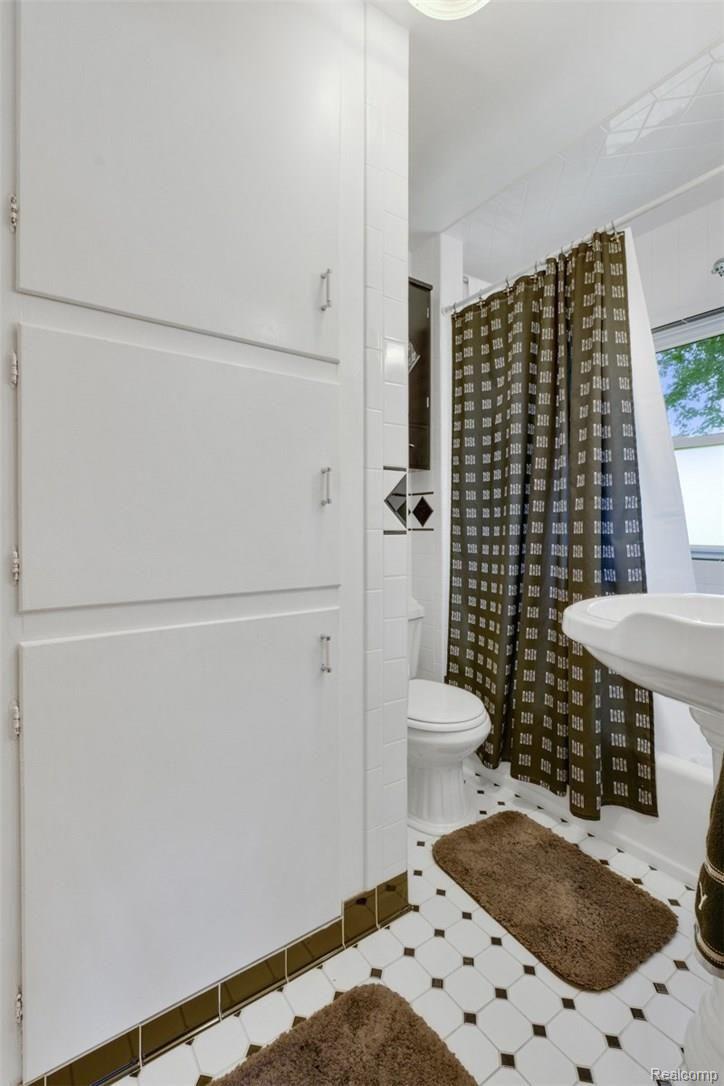 320 East Romeo Road Oakland, MI 48363 - Photo 8 of 29 8.jpg