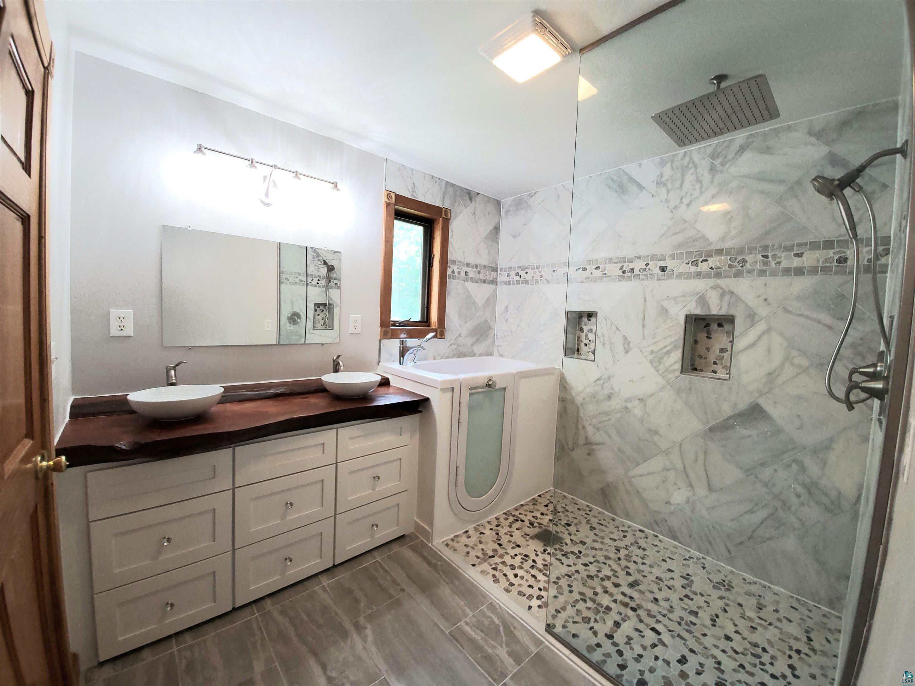 4279 Fayre Road Duluth, MN 55803 - Photo 15 of 46 Master Bathroom
