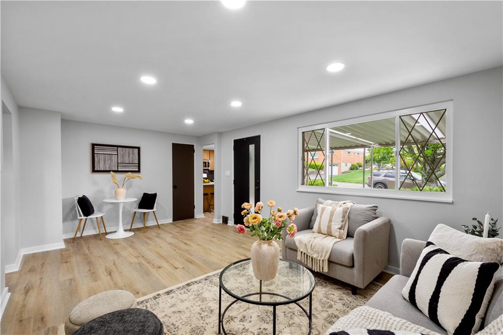 112 Eileen Drive Pittsburgh, PA 15227 - Photo 3 of 20