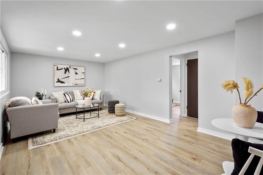 112 Eileen Drive Pittsburgh, PA 15227 - Photo 5 of 20